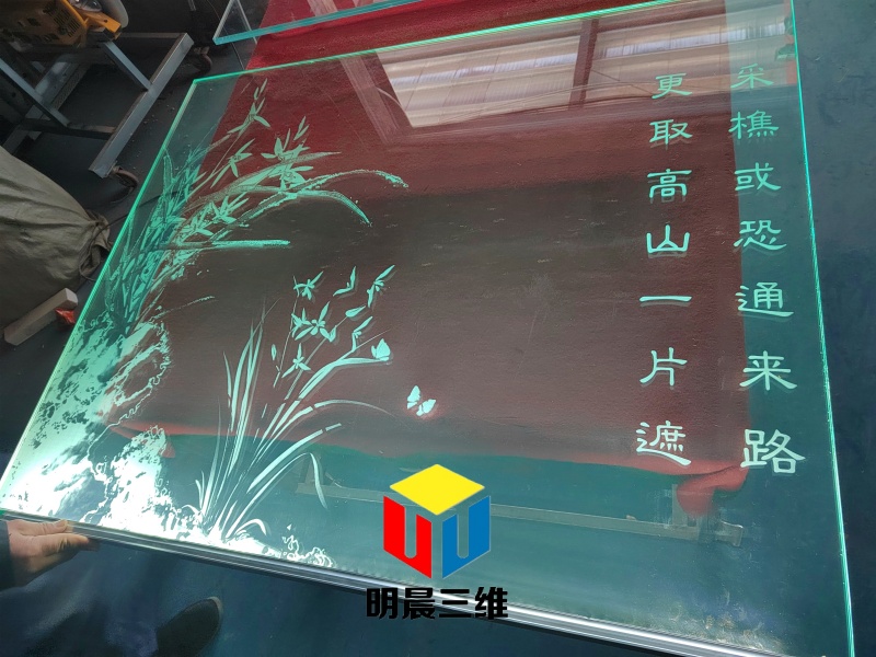 穿透空間的詩(shī)意：激光內(nèi)雕玻璃隔斷的藝術(shù)之美